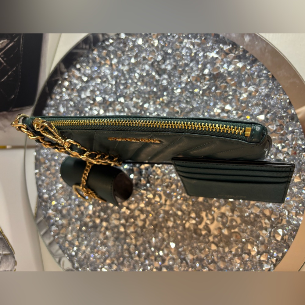 Michael Kors Emerald Green Crossbody with Card holder and AirPod case NWOT - Picture 4 of 12
